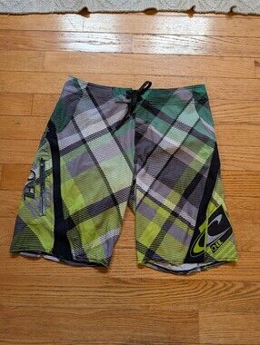 Vintage Y2K 2000s O'Neil Lopez Freak Board Shorts Swim Trunks Surf Green Plaid